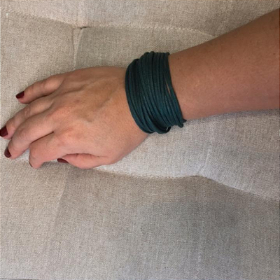 Pulseira Artesanal em Fios de Algodão Sustentável Verde Escuro