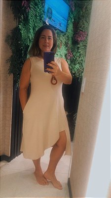 Vestido em Moletinho Midi Bege Com Fenda Sem Manga WDL