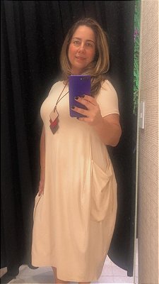 Vestido Midi em Moletinho Bege Manga Curta com bolsos externos