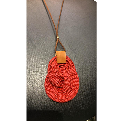 Colar Longo Ajustável em Couro Ecológico - "Oito Trançado" Terracota