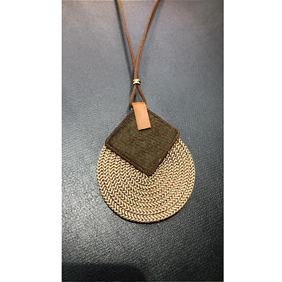 Colar Longo Ajustável em Couro Ecológico -  Círculo _ Losango