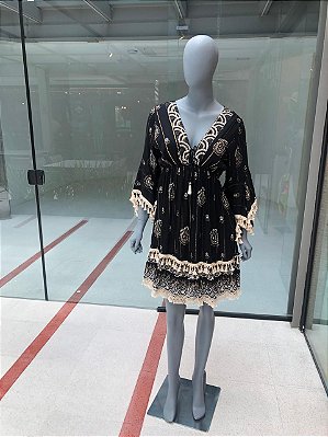 Vestido Curto Boho Chic Preto com Franja Branca