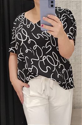 Blusa ampla manga curta estampa preto e branco avulsa Oversize