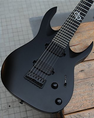 Guitarra 7 cordas Solar A2.7C preto carbono fosco (seminova)