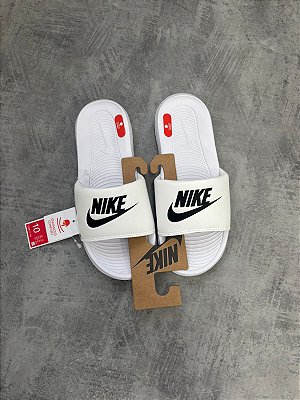 CHINELO NIKE BRANCO