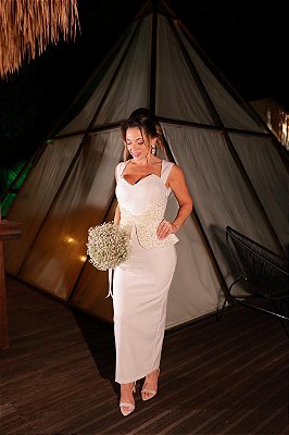 Conjunto Midi Off com Corsê e Saia Lápis detalhe Pérolas