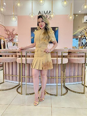 Vestido curto em Viscolinho bege det. Botões frontais