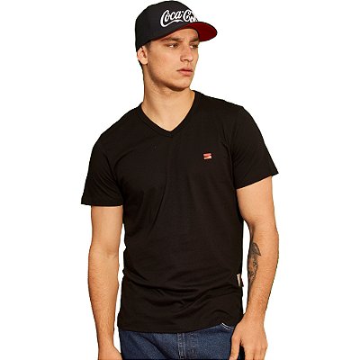 Camiseta Coca Cola Gola V Basic V23 Preto Masculino