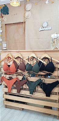 Biquíni top cortininha + calcinha asa delta com amarração