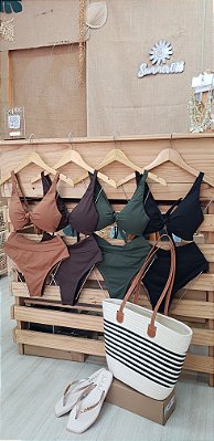 Biquíni liso top com nó + calcinha hotpants