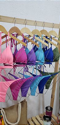 Biquíni top cortininha + calcinha fio empina bumbum