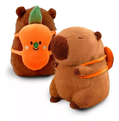 Pelucia de Capivara com Mochila Cenoura 30 cm