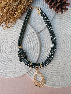 Colar Vd Militar e branco com folha dourada