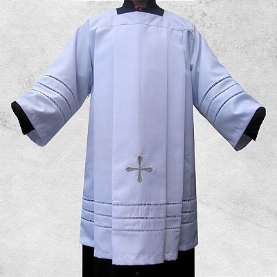 Sobrepeliz com Entremeio e Bordado Ráphia