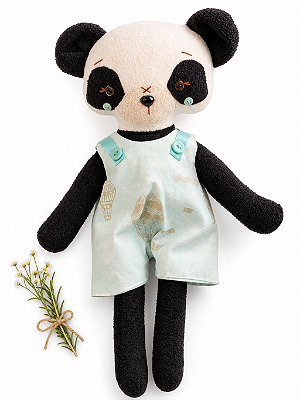 Urso Panda Boneco de Tecido Artesanal roupa verde