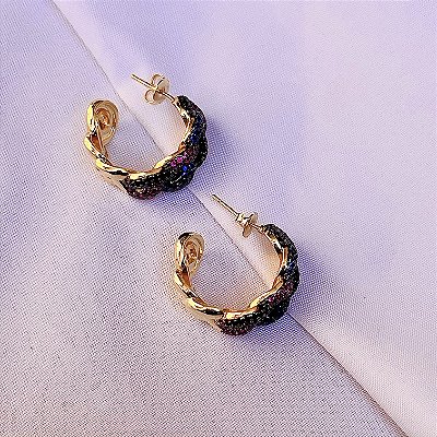 Brinco trançado de zircônia colorida