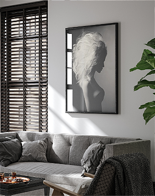 Quadro Decorativo Mulher de Lado com o Rosto na Sombra