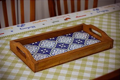 Bandeja de Madeira com 2 Ladrilhos Rústica