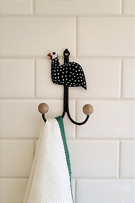 Porta Pano De Prato Galinha Dangola Em Madeira Com 2 Ganchos