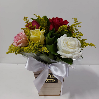 Box Charming Rosas Coloridas