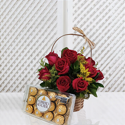 Cesta Classic - 12 Rosas Vermelhas e Ferrero Rocher