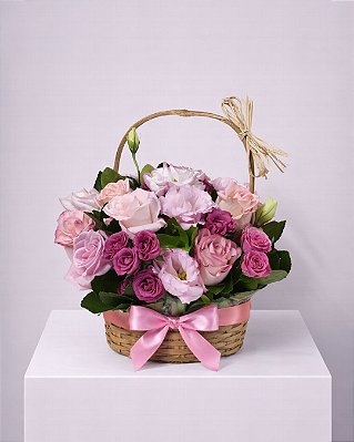 Cesta Rosas em Tons Rosé