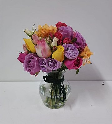 Arranjo Floral Colorido Premium no Vaso