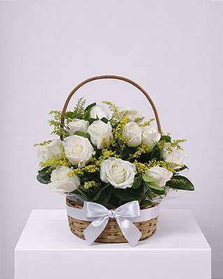 Cesta Rosas Brancas Clássica