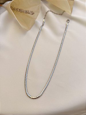 Choker malha trabalhada banhada a ródio branco