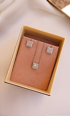 Conjunto quadrado cravejado banhado a ródio branco