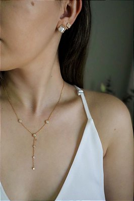 Colar gravata trevo cravejado banhado a ouro