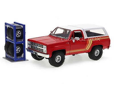 Chevrolet Blazer 1980 Just Trucks Jada Toys 1:24 + Estante com Rodas