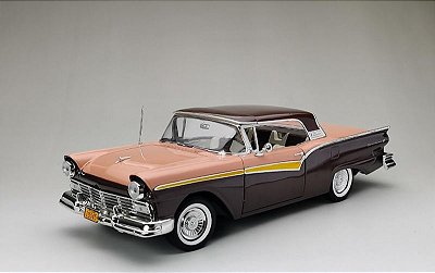 Ford Fairlane 500 Skyliner 1957 1:18 Sunstar Coral