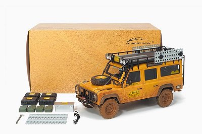 Land Rover Defender 110 Camel Trophy Sabah Malaysia 1993 Dirty 1:18 Almost Real