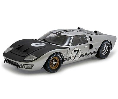 Ford GT40 MKII 1966 1:18 Shelby Collectibles Prata