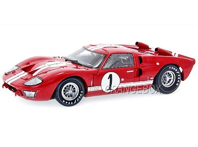 Ford GT40 MKII 1966 1:18 Shelby Collectibles Vermelho
