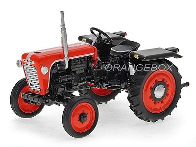 Trator Kubota T15 (1960) 1:32 Universal Hobbies