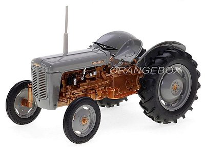 Trator Massey Ferguson FE35 1:16 Universal Hobbies