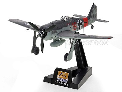 Avião Fw190 A-8 Base on Reich 1944 1:72 Easy Model