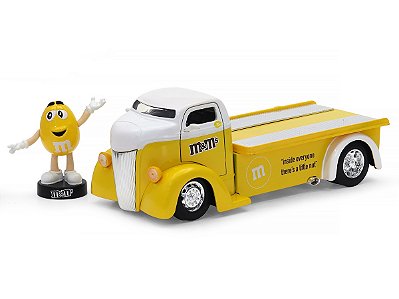 Ford COE Flatbed 1947 M&M 1:24 Jada Toys + Figura Mar’s Candy