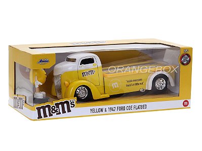 Ford COE Flatbed 1947 M&M 1:24 Jada Toys + Figura Mar’s Candy