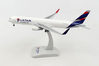 Avião Latam Cargo 767-300F 1:200 Hogan