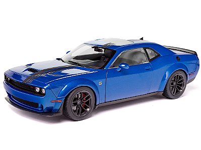 *** PRÉ-VENDA *** Dodge Challenger R/T Scat Pack Widebody 2023 1:18 Solido Azul