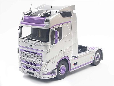 Volvo Trucks FH16 Globetrotter XL 2023 1:24 Solido Prata