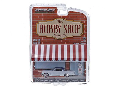Studebaker Commander Starliner 1954 + Gas Pump 1:64 Greenlight