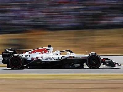 Fórmula 1 Oracle Red Bull Racing RB21 Max Verstappen Winner GP Japão 2025 1:64 Spark