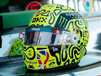 Capacete Lando Norris McLaren Formula 1 Team British GP 2025 1:5 Spark