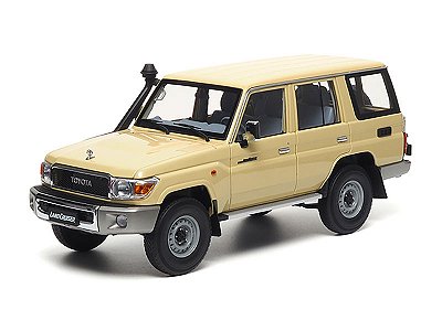 Toyota Land Cruiser 76 2017 1:18 Almost Real Bege