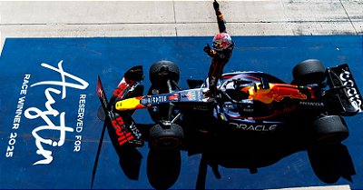 Fórmula 1 Oracle Red Bull Racing RB21 Max Verstappen Winner GP EUA 2025 1:64 Spark