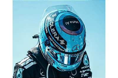 Capacete George Russell Mercedes AMG F1 Team GP EUA 2025 1:5 Spark